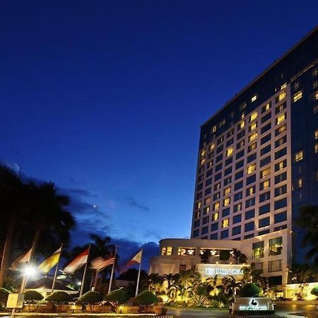 마르코 폴로 다바오 호텔 Davao City 외부 사진 The hotel at night