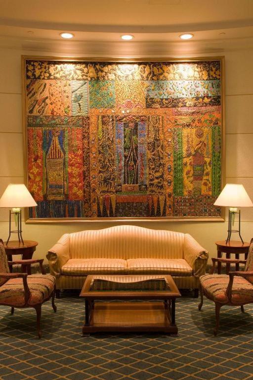 마르코 폴로 다바오 호텔 Davao City 외부 사진 The lobby of the Four Seasons Hotel, Washington, D.C.