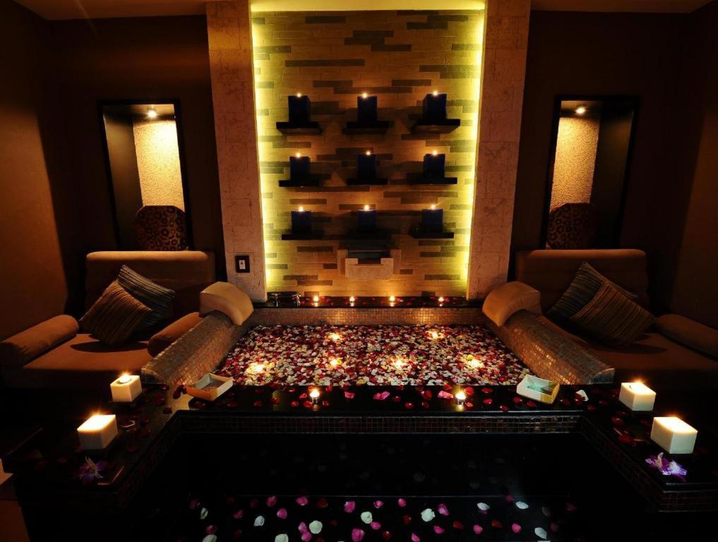 마르코 폴로 다바오 호텔 Davao City 외부 사진 A spa at the Taj Mahal Palace, Mumbai, India