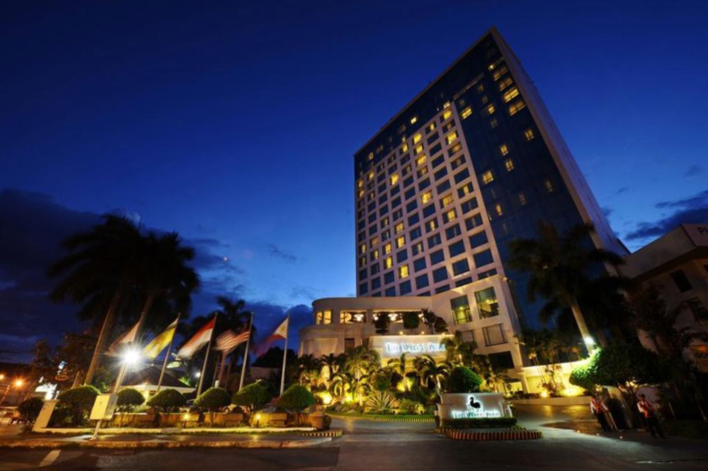 마르코 폴로 다바오 호텔 Davao City 외부 사진 The hotel at night